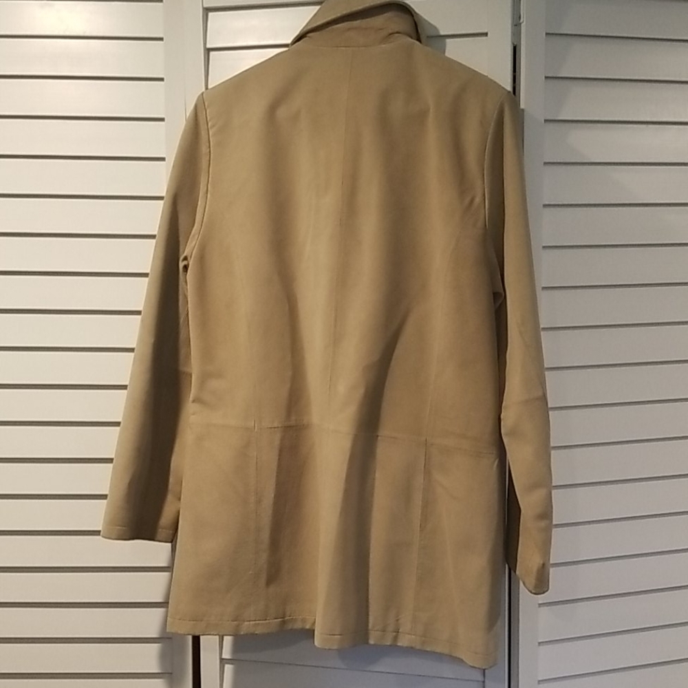 Coat - Picture 4 of 5